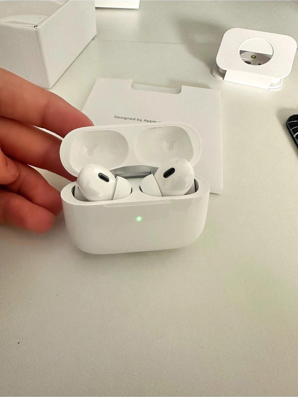 Apple AirPods Pro (2nd Generation) ) Wireless Earbuds White